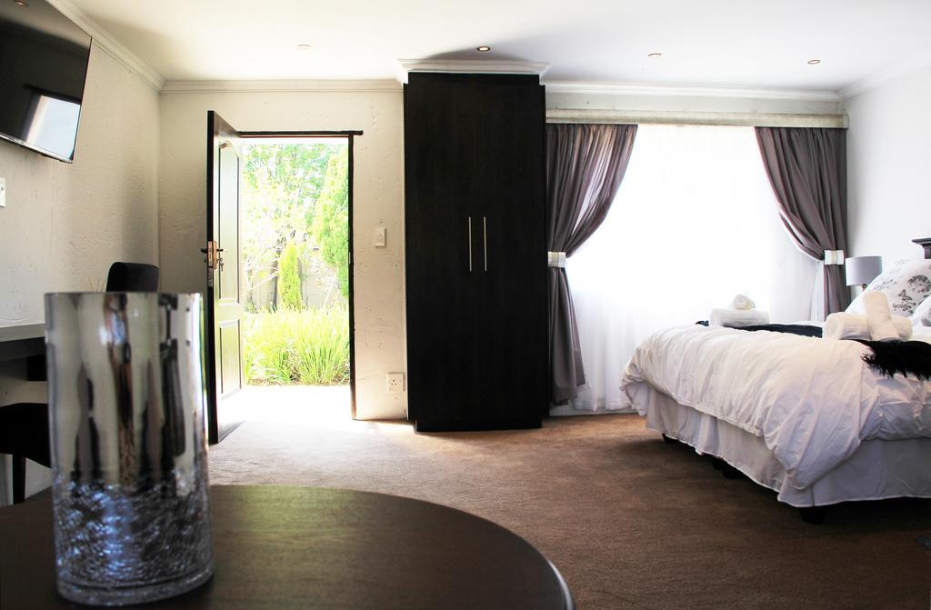 La Coscello Guest House Эденвейл Номер фото